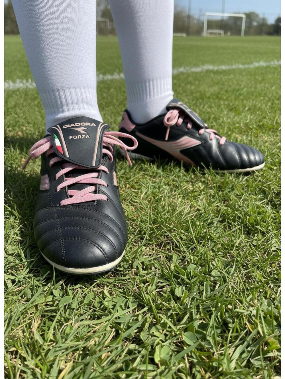 SHOES Diadora Forza KIDS Soccer Cleats Black and Pink SIZE KIDS 4.5